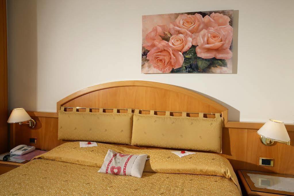 Alexander Hotel Alpine Wellness Dolomites Molveno Esterno foto